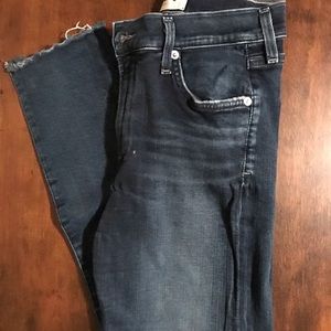 AGOLDE women’s denim jeans with frayed bottom.